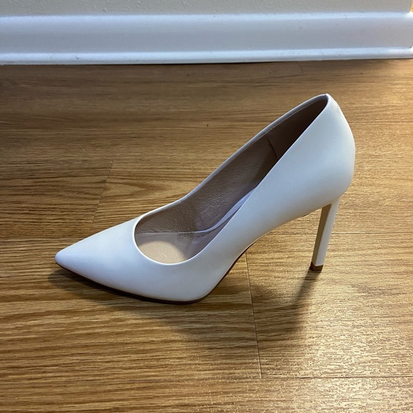 Gianni Bini white pumps - Picture 4 of 11